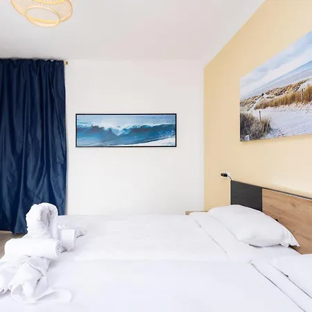 Live Paradise Court Pool & Beach View *