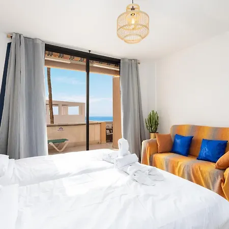 Live Paradise Court Pool & Beach View